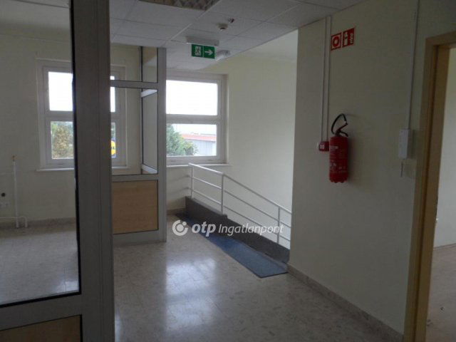 Eladó ipari ingatlan, Budapesten, X. kerületben 779 M Ft