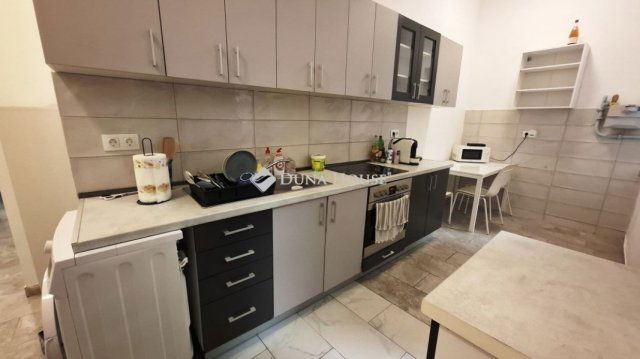 Eladó téglalakás, Budapesten, VII. kerületben 68.9 M Ft