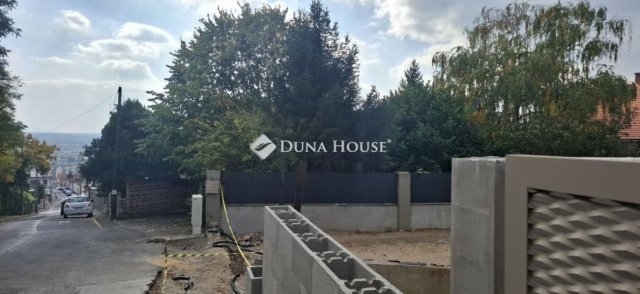 Eladó téglalakás, Pécsett 89.9 M Ft, 2+1 szobás