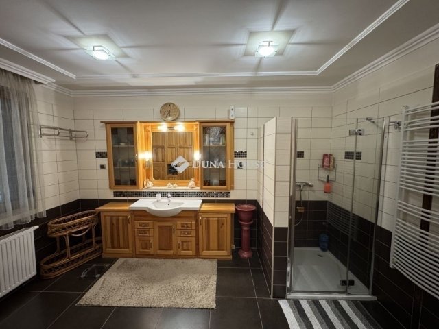 Eladó családi ház, Kecskeméten 450 M Ft, 4 szobás