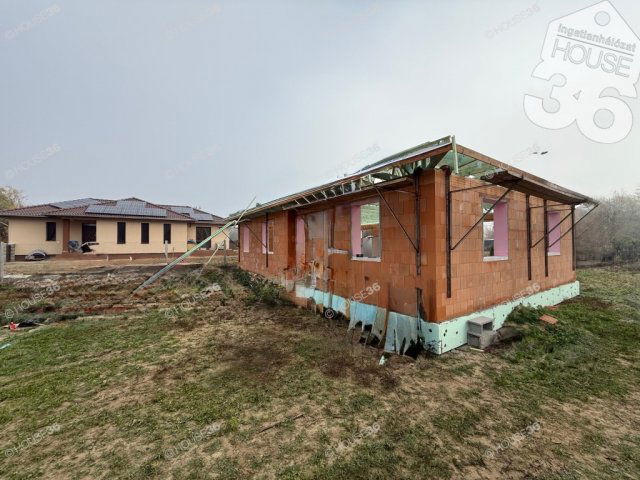 Eladó családi ház, Kecskeméten 85.9 M Ft, 5 szobás