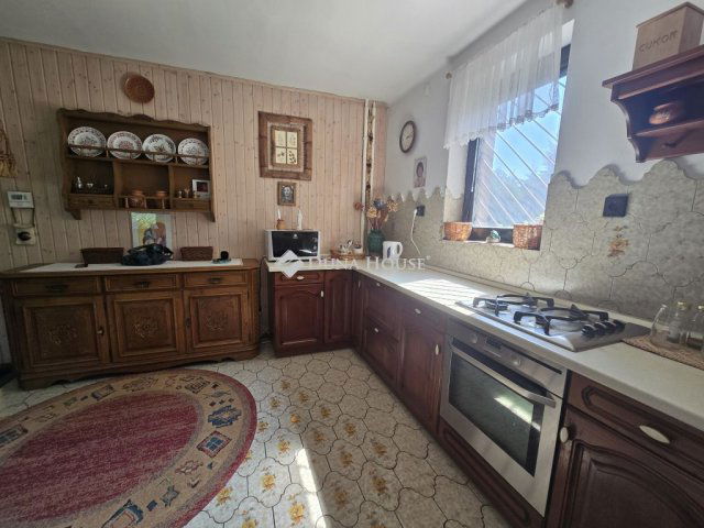 Eladó családi ház, Pécsett, Tiborc utcában 149.9 M Ft, 6 szobás