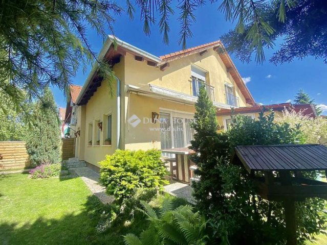 Eladó ikerház, Dunakeszin 178 M Ft, 6 szobás