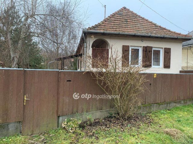 Eladó családi ház, Istenmezején 21.5 M Ft, 2 szobás