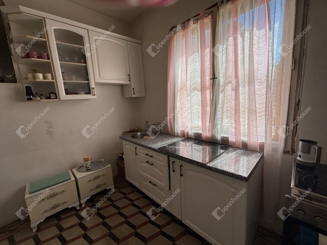 Eladó családi ház, Győrött 68 M Ft, 5 szobás