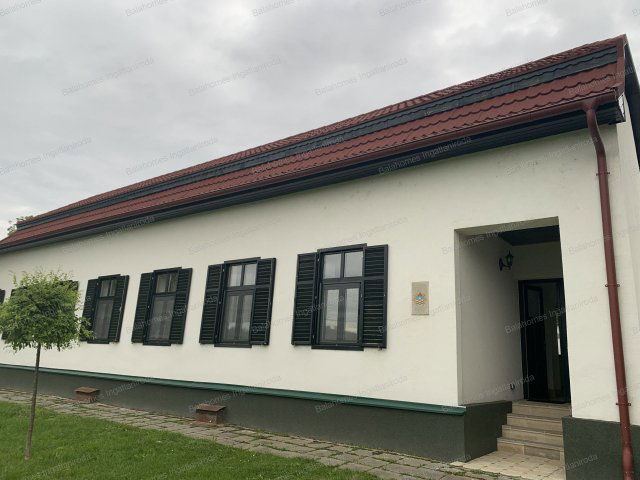 Eladó családi ház, Lajoskomáromban 128 M Ft, 4 szobás