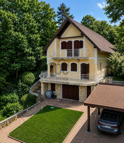 Eladó családi ház, Tihanyban 299 M Ft, 6 szobás