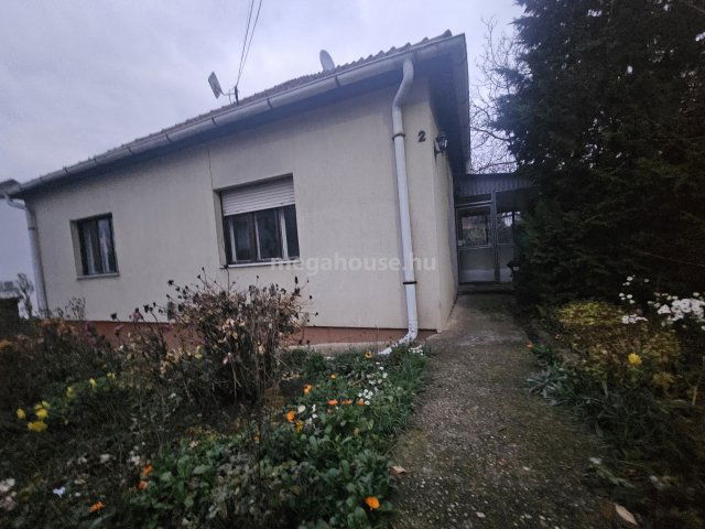 Eladó családi ház, Budaörsön 120 M Ft, 3 szobás