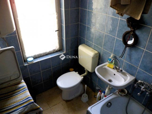 Eladó téglalakás, Székesfehérvárott 38 M Ft, 1 szobás