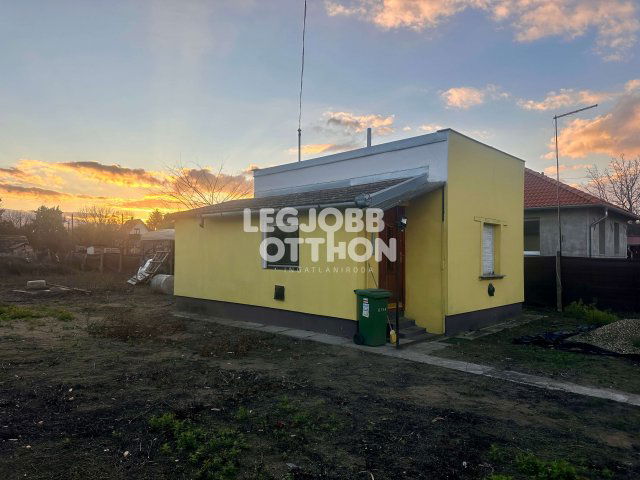 Eladó családi ház, Cegléden 20 M Ft, 1 szobás
