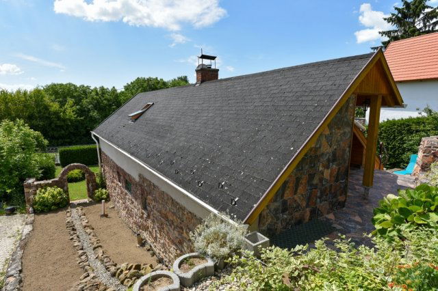 Eladó családi ház, Ábrahámhegyen 124.9 M Ft, 2+2 szobás