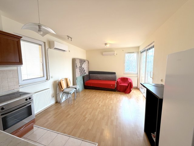 Eladó téglalakás, Siófokon 58.9 M Ft, 1 szobás