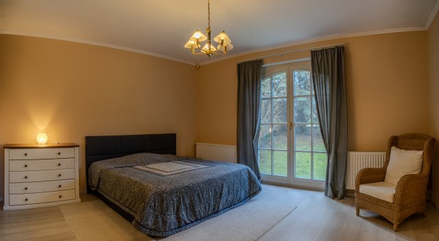 Eladó családi ház, Ürömön 329.9 M Ft, 8 szobás