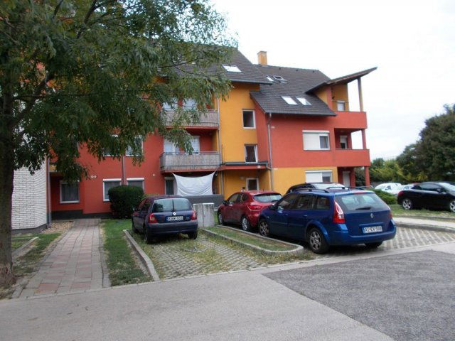 Eladó téglalakás, Szigetszentmiklóson 68.6 M Ft, 2+1 szobás