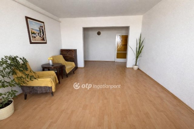 Eladó panellakás, Győrött 49.9 M Ft, 2 szobás