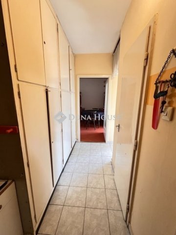 Eladó panellakás, Veszprémben 42.5 M Ft, 2 szobás