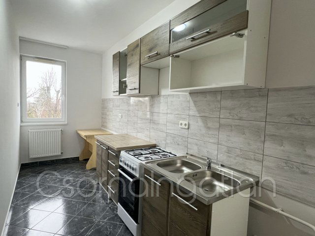 Eladó téglalakás, Kapuváron 49.9 M Ft, 2 szobás