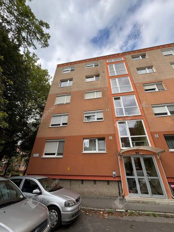 Eladó panellakás, Győrött 44 M Ft, 2 szobás