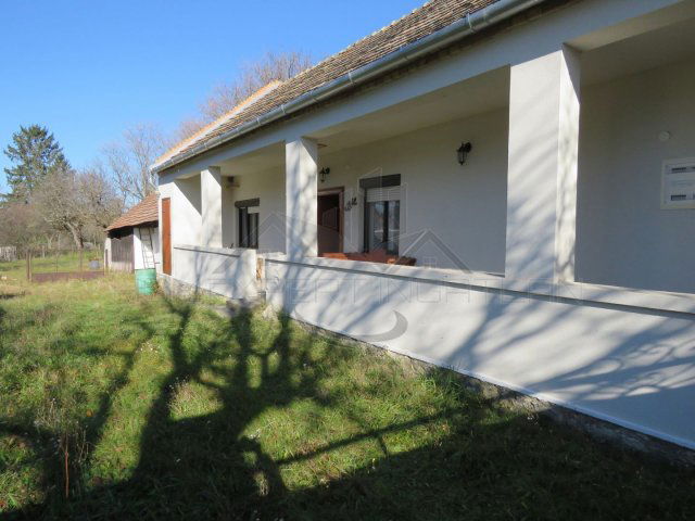 Eladó családi ház, Fenyőfőn 54.9 M Ft, 2 szobás