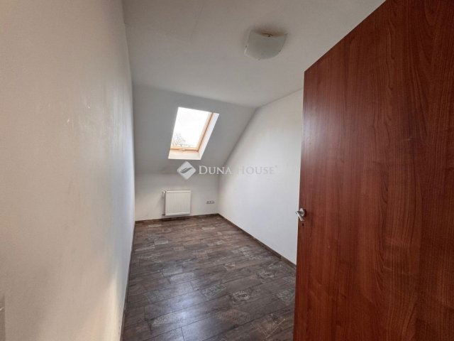 Eladó családi ház, Budapesten, III. kerületben 129.9 M Ft