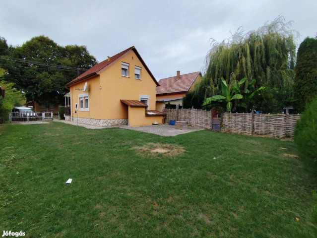 Eladó nyaraló, Dombóváron 32 M Ft, 3 szobás