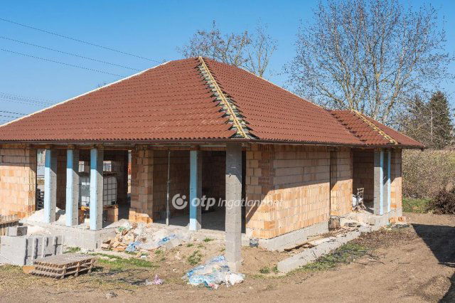 Eladó családi ház, Velencén 89.9 M Ft, 4 szobás