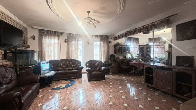 Eladó ikerház, Nyíregyházán 90.9 M Ft, 4 szobás