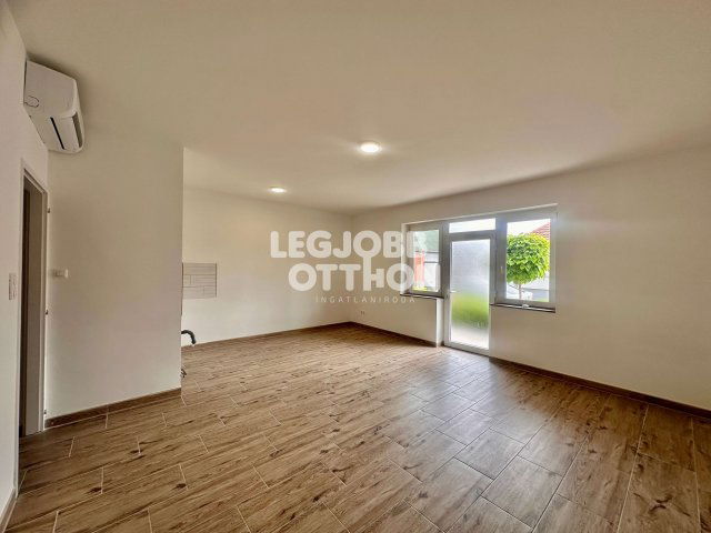 Eladó téglalakás, Cegléden 31.9 M Ft, 1 szobás