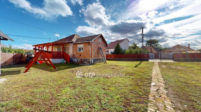 Eladó családi ház, Szikszón 36.9 M Ft, 3 szobás