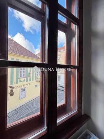 Eladó téglalakás, Sopronban 64.135 M Ft, 2 szobás