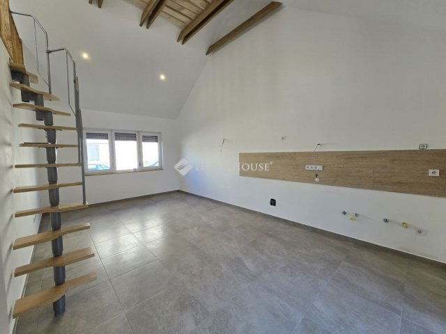 Eladó családi ház, Veszprémben 85 M Ft, 2 szobás