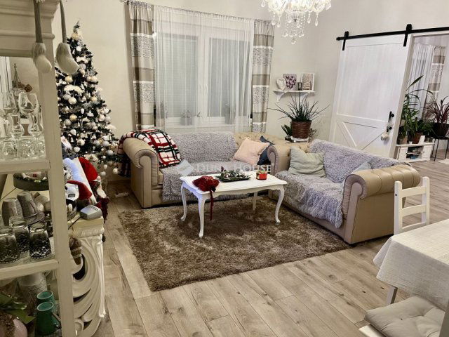 Eladó sorház, Budapesten, XVI. kerületben, Árpádföldi úton