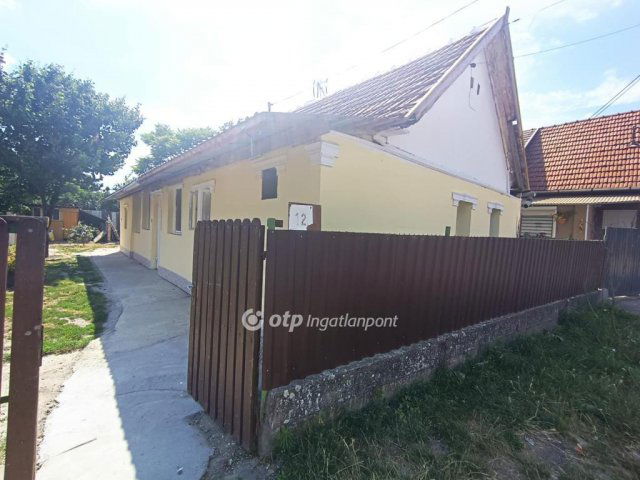 Eladó családi ház, Szentmártonkátán 21 M Ft, 1+1 szobás