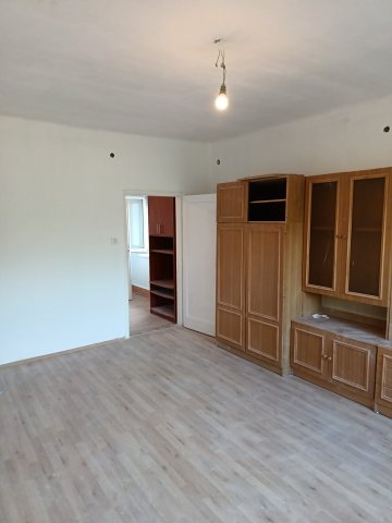 Eladó sorház, Pétfürdőn, Olajtároló telepen 25.9 M Ft