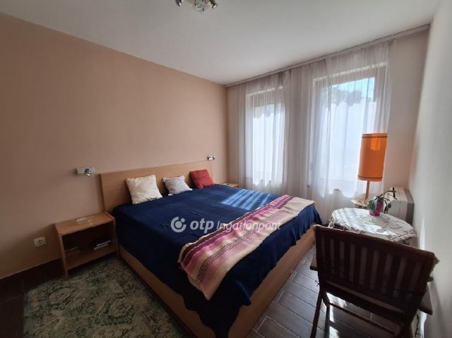 Eladó téglalakás, Balatonalmádiban 117.9 M Ft, 2+1 szobás