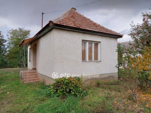 Eladó családi ház, Tiszakarádon 3.6 M Ft, 2 szobás