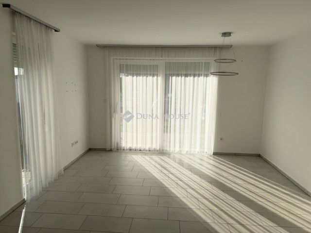 Eladó téglalakás, Vácon 99.5 M Ft, 2+2 szobás