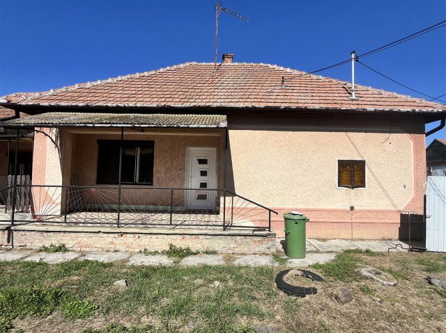 Eladó családi ház, Sarkadon 9.3 M Ft, 2 szobás