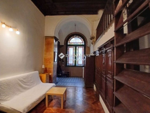 Eladó téglalakás, Budapesten, VI. kerületben 85.9 M Ft, 2 szobás