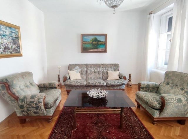 Eladó téglalakás, Pécsett 97.2 M Ft, 3 szobás