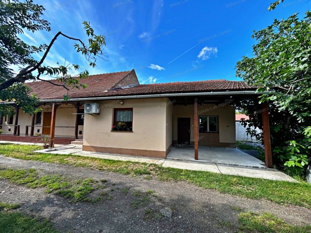 Eladó családi ház, Békésen 32 M Ft, 2 szobás