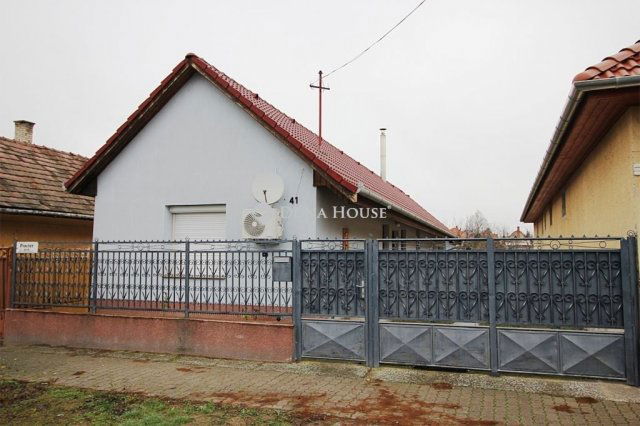 Eladó családi ház, Örkényen 34.8 M Ft, 2 szobás