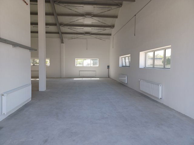Kiadó ipari ingatlan, Győrött 1400 E Ft / hó, 8 szobás