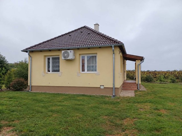 Eladó családi ház, Écsen 76 M Ft, 3 szobás