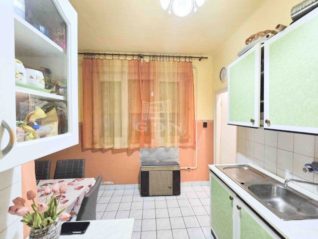 Eladó téglalakás, Marcaliban 23.5 M Ft, 2 szobás