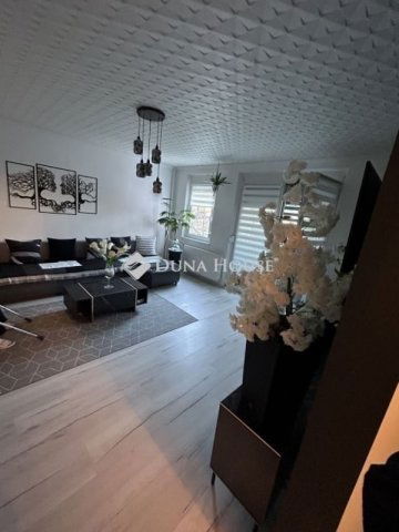 Eladó panellakás, Veszprémben 66.9 M Ft, 3 szobás