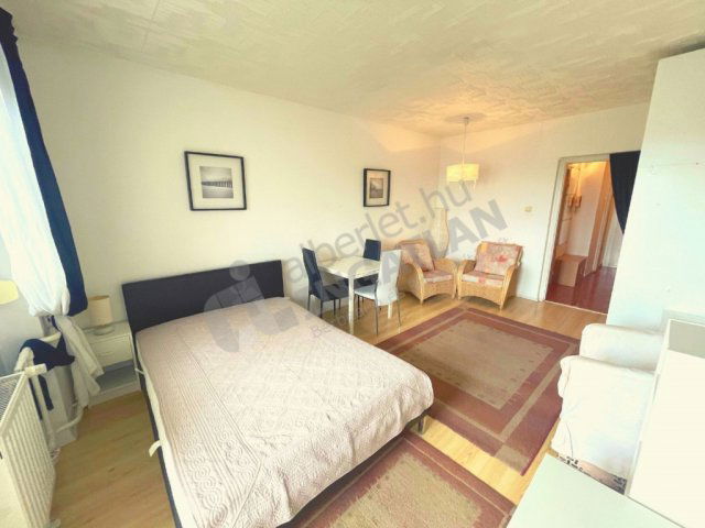 Kiadó panellakás, albérlet, XI. kerületben, Hadak útján