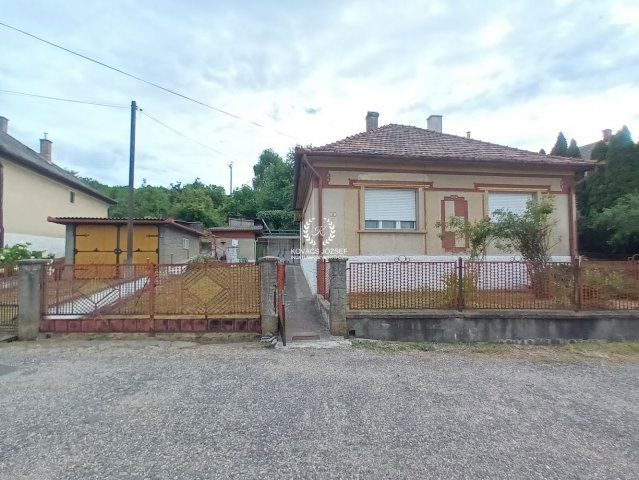 Eladó családi ház, Ózdon 6.9 M Ft, 3 szobás