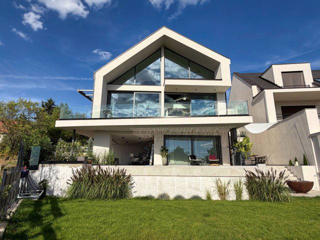 Eladó családi ház, Sukorón 370 M Ft, 5 szobás