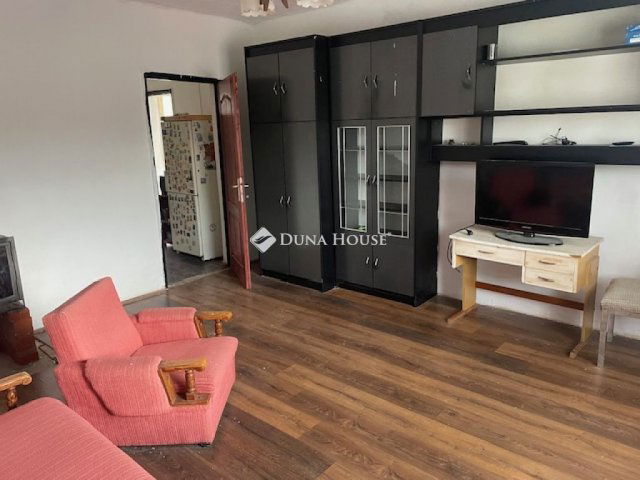 Eladó családi ház, Borzaváron 20 M Ft, 1 szobás